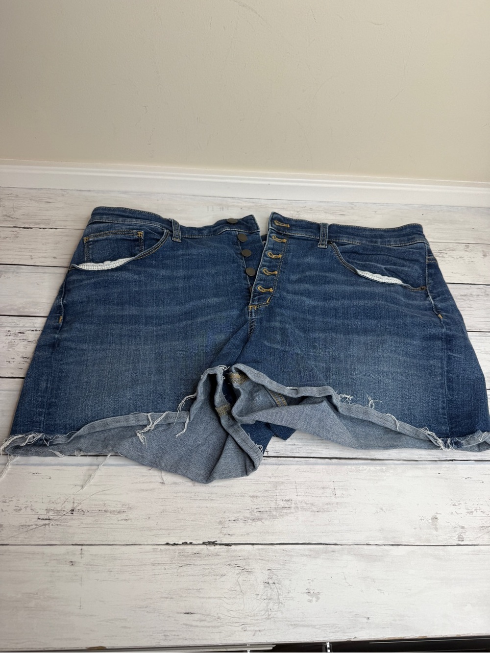Universal Thread Women’s Blue Boyfriend Denim Shorts with Button Fly